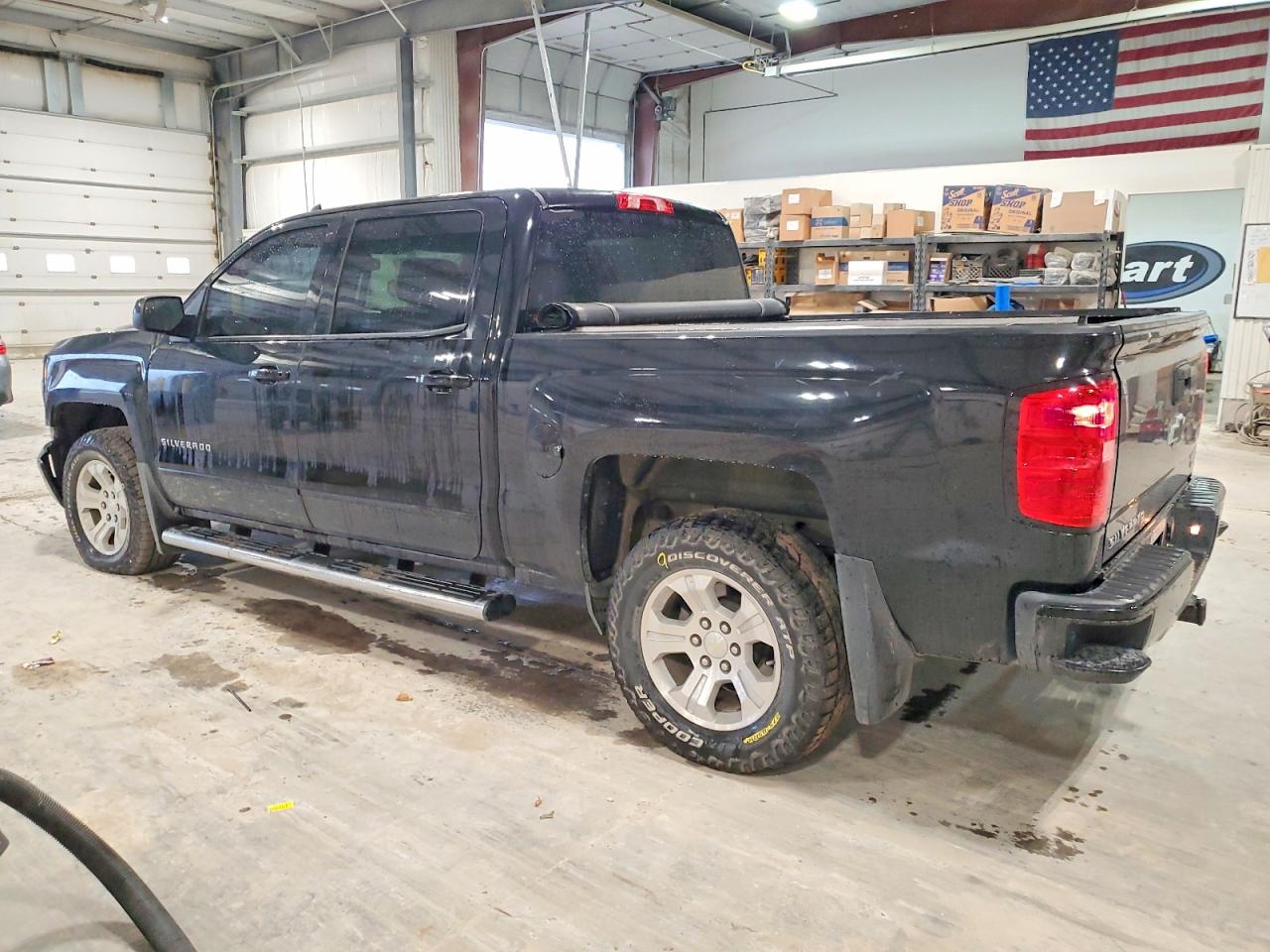 2017 Chevrolet All models VIN 3GCUKREC6HG353319 photo 2