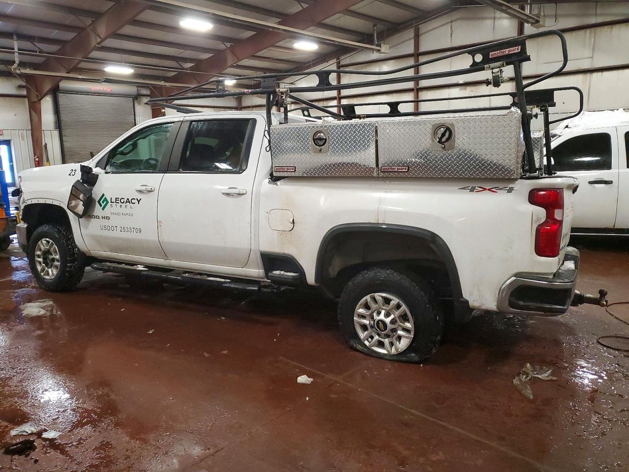 2022 Chevrolet All models VIN 2GC4YNEY9N1202742 photo 2