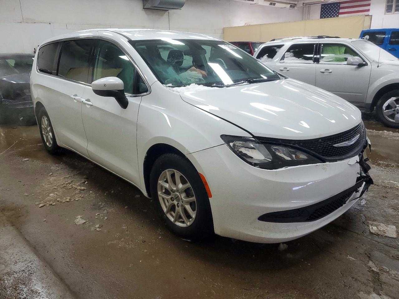 2022 Chrysler Minivan VIN 2C4RC1CG3NR103424 photo 4