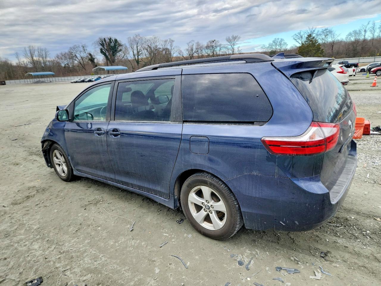 2018 Toyota All models VIN 5TDKZ3DC0JS945758 photo 2