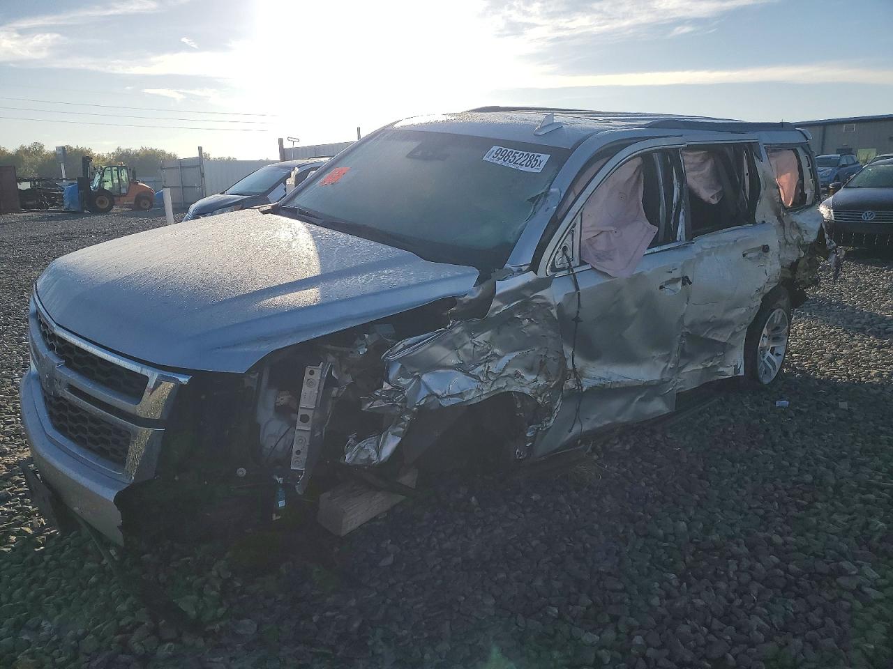 2019 Chevrolet Tahoe VIN 1GNSKBKC6KR366816 photo 1