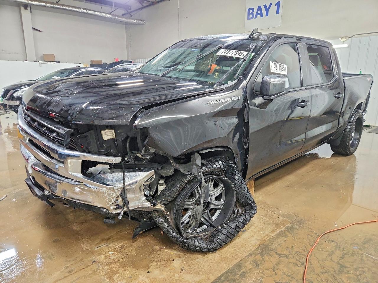 2022 Chev Silverado VIN 1GCUYDEDXNZ153517 photo 1