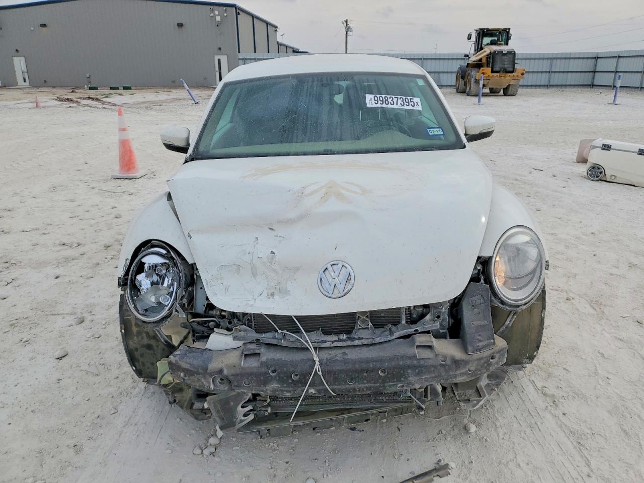 2013 Volkswagen Beetle VIN 3VWJP7AT1DM624424 photo 5
