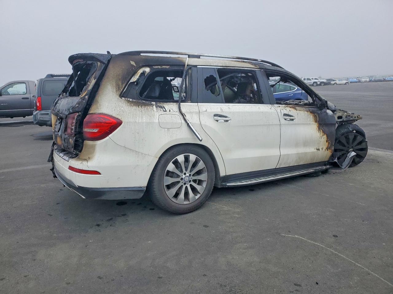 2017 Mercedes-Benz Gls-class VIN 4JGDF6EE8HA895262 photo 3