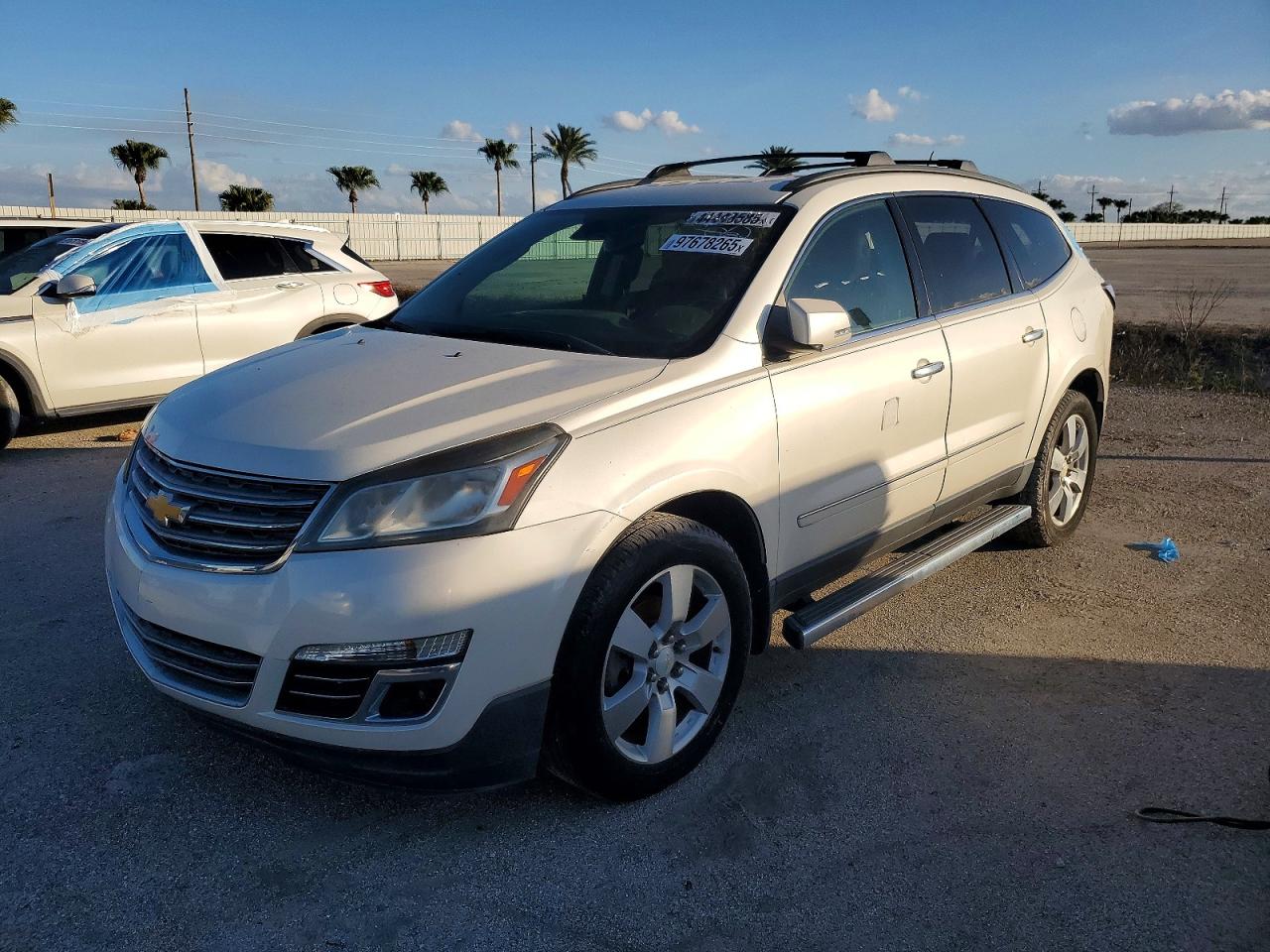 2015 Chevrolet Traverse VIN 1GNKRJKD0FJ205512 photo 1
