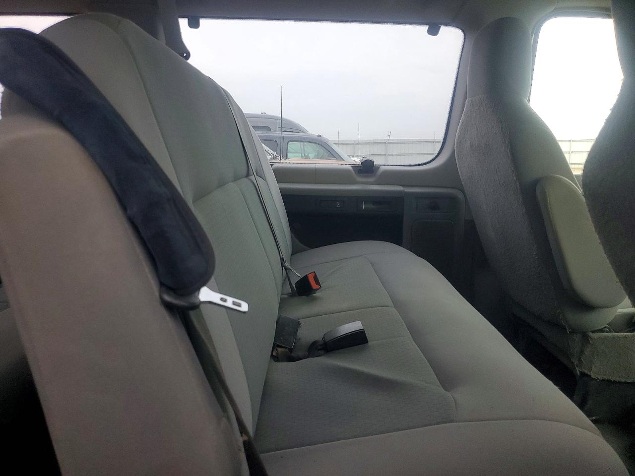 2009 Ford All models VIN 1FBNE31L59DA53160 photo 11