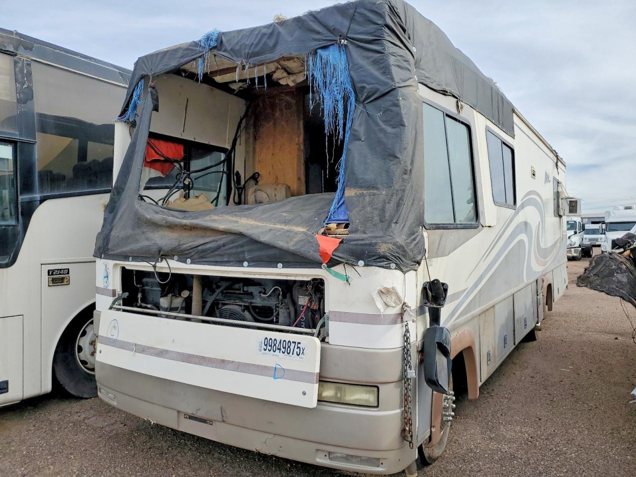 2000 Workhorse Motorhome VIN 5B4LP37J0Y3320332 photo 2