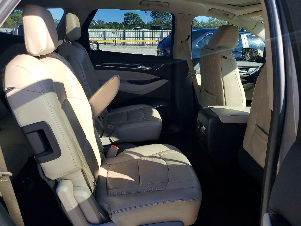 2018 Buick Enclave VIN 5GAERBKW1JJ142802 photo 11