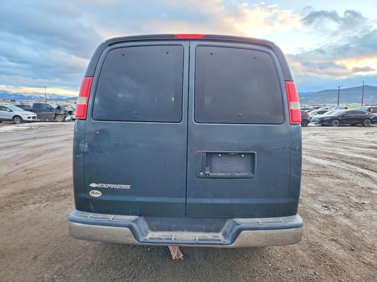 2017 Chevrolet Express VIN 1GAZGPFG0H1275320 photo 6
