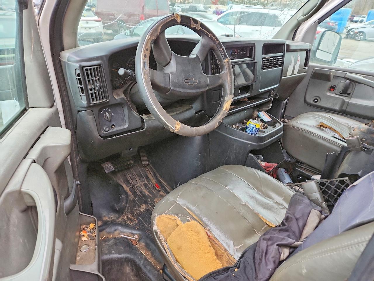 2005 CHEV Express VIN 1GCGG25V351237660 photo 8