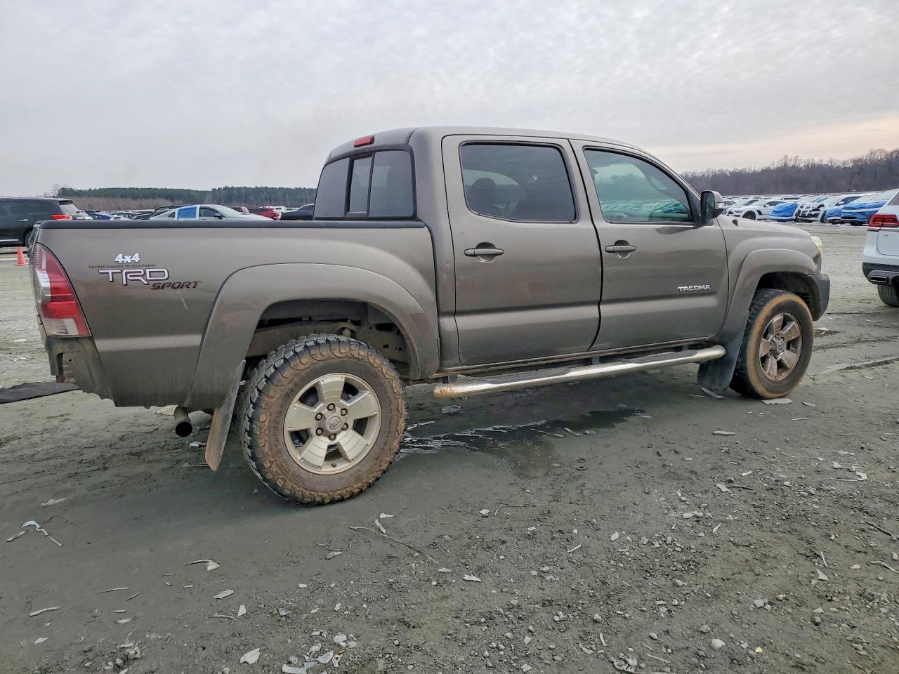 2013 Toyota Tacoma VIN 5TFJU4GN7DX044043 photo 3