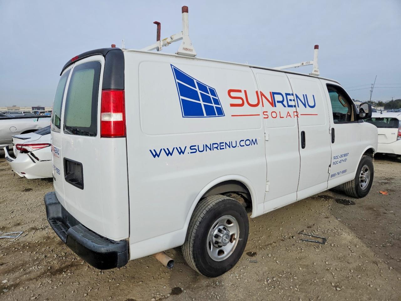 2019 Chevrolet Express VIN 1GCWGAFP1K1162250 photo 3