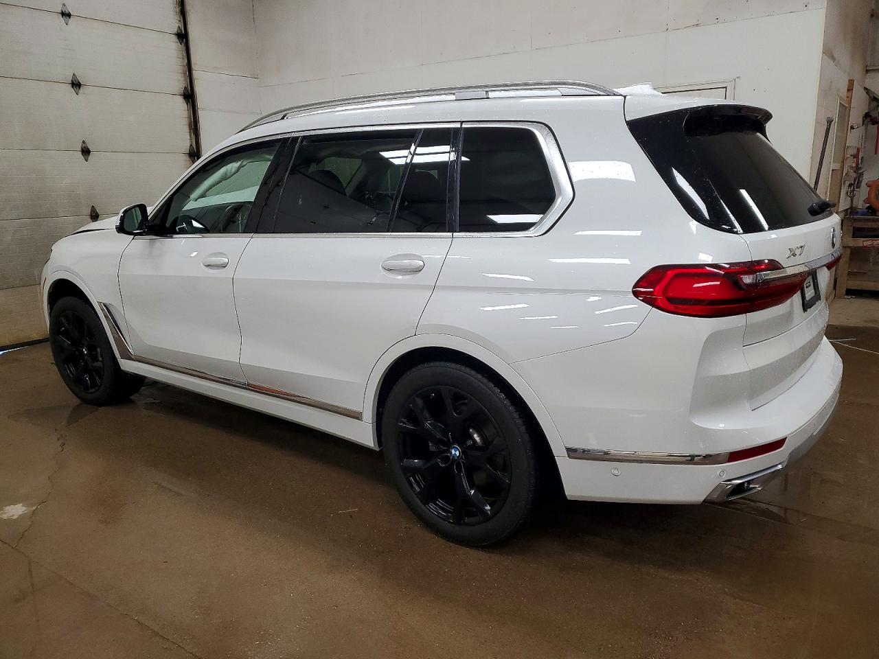 2022 BMW X7 VIN 5UXCW2C08N9K75457 photo 2
