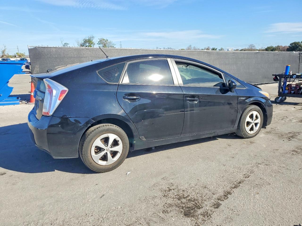 2014 Toyota Prius VIN JTDKN3DU3E1777587 photo 3