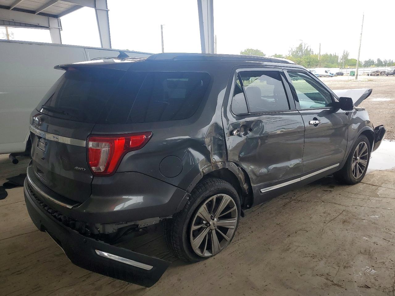 2018 Explorer VIN 1FM5K8F83JGA82385 photo 3