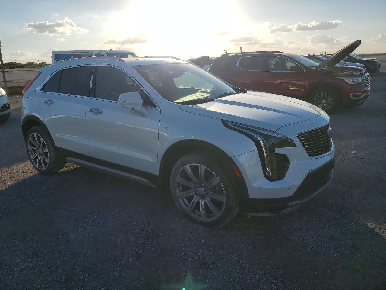 2019 Cadillac Xt4 VIN 1GYFZCR48KF206877 photo 4