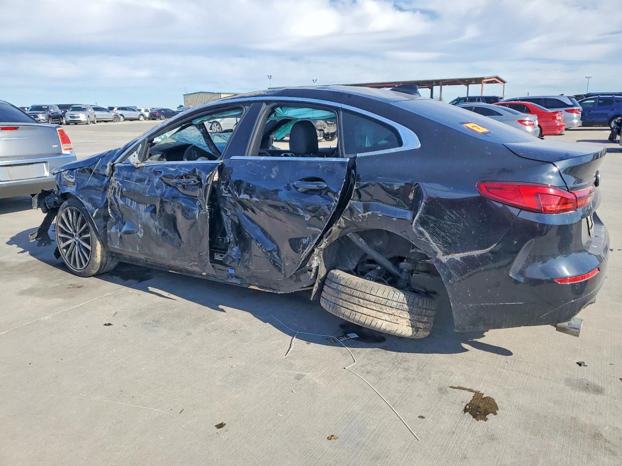 2023 BMW 2 series VIN WBA53AK03P7M29261 photo 2
