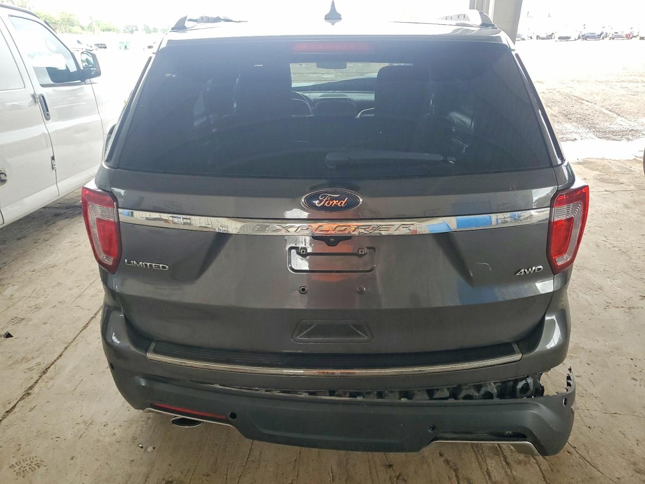 2018 Explorer VIN 1FM5K8F83JGA82385 photo 6
