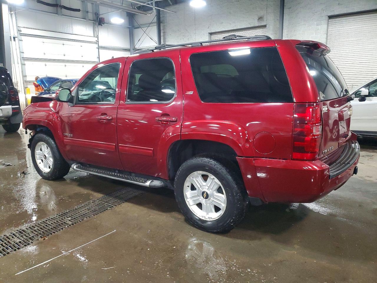 2010 Chevrolet Tahoe VIN 1GNUKBE08AR188657 photo 2