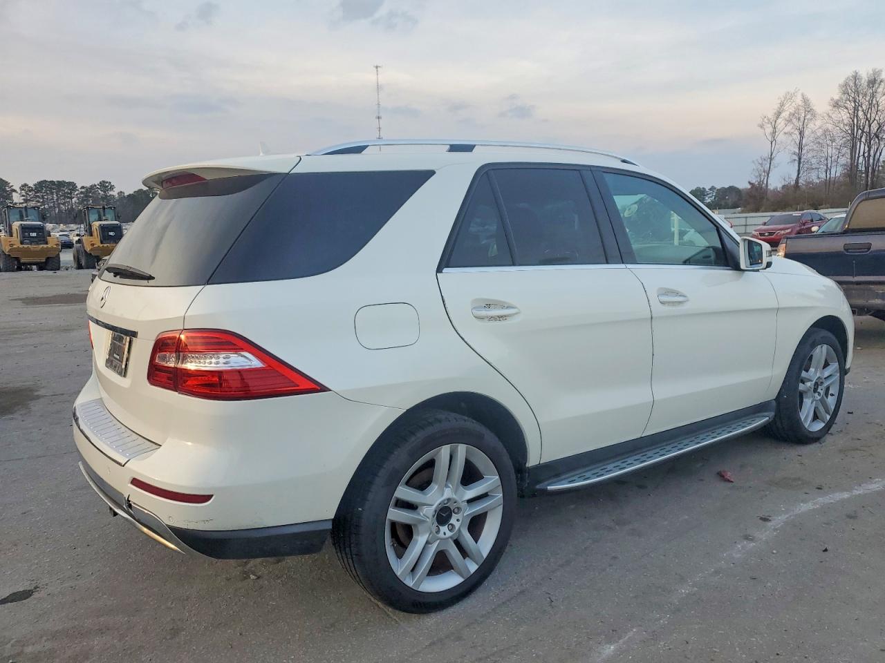 2015 Mercedes-Benz M-class VIN 4JGDA5JB8FA509683 photo 3