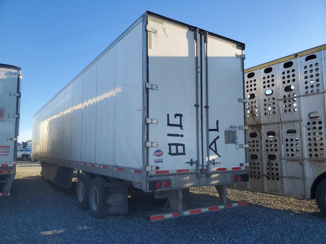2019 UTILITY All models VIN 1UYVS2539K3536821 photo 3