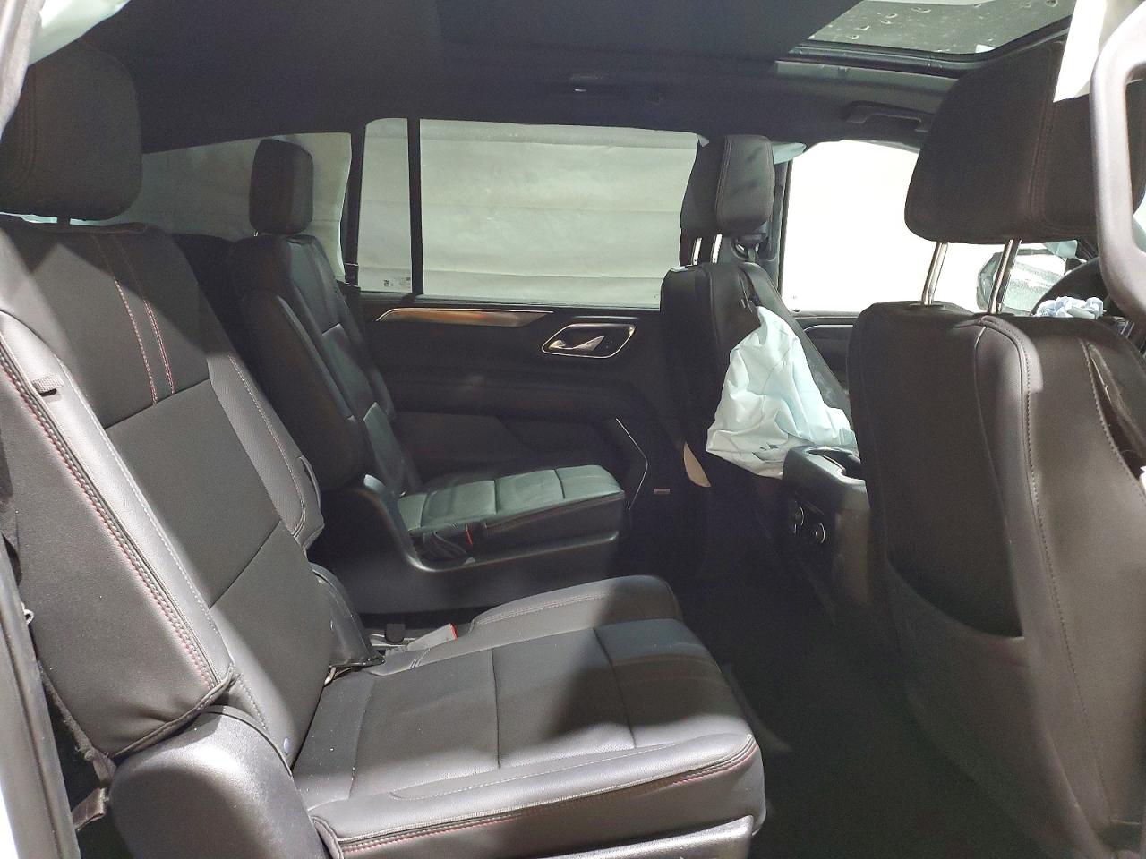 2022 CHEV Suburban VIN 1GNSKEKD1NR221214 photo 11