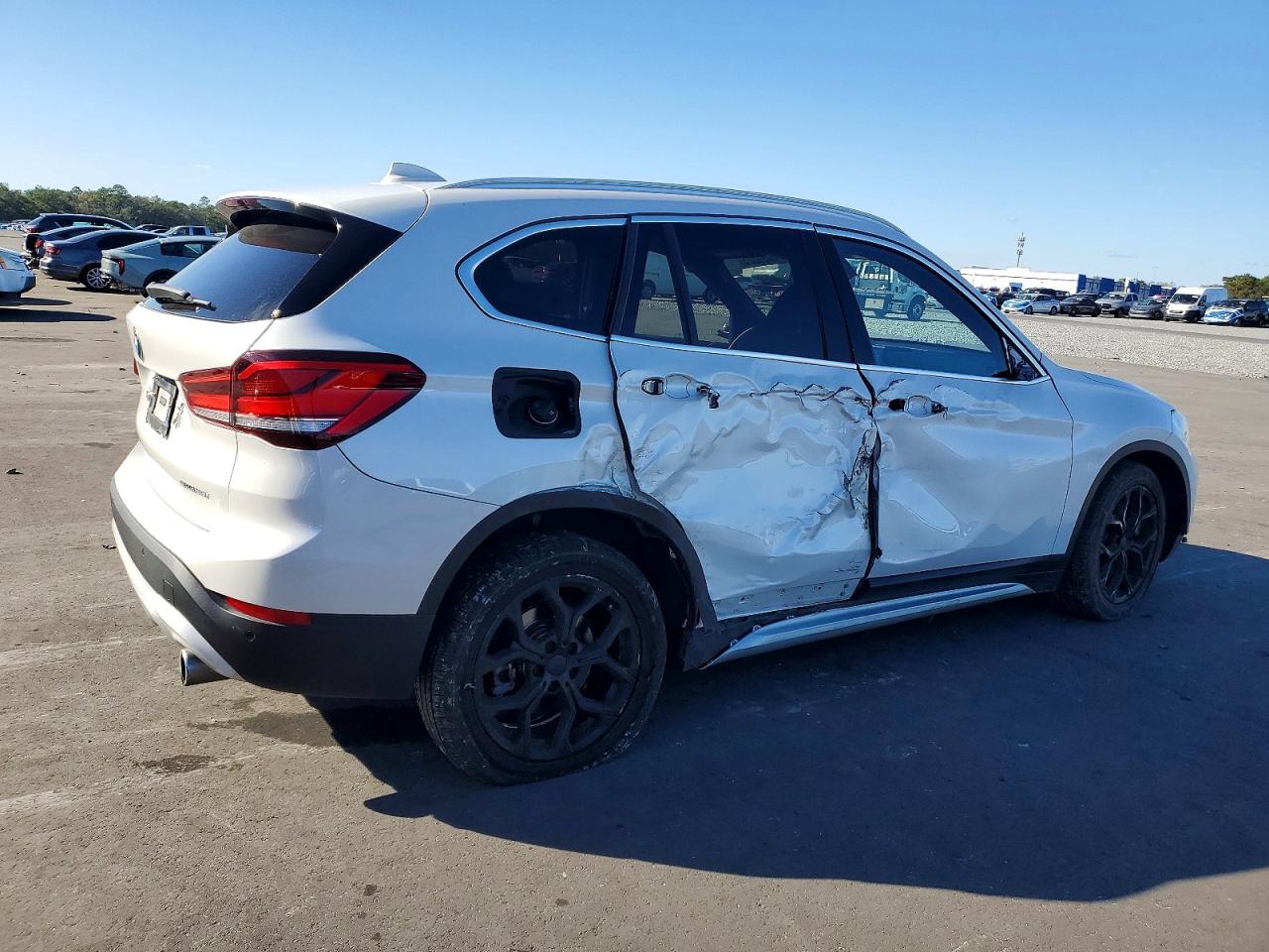 2020 BMW X1 VIN WBXJG7C09L5P61995 photo 3