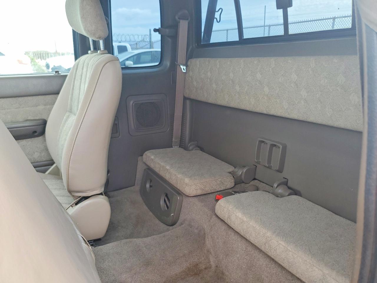 2000 Toyota Tacoma VIN 4TASM92N3YZ614893 photo 10