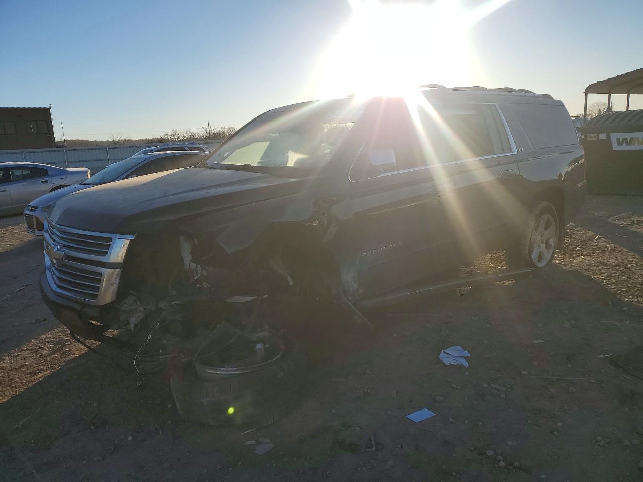 2015 Chev Suburban VIN 1GNSKKKC9FR641939 photo 1