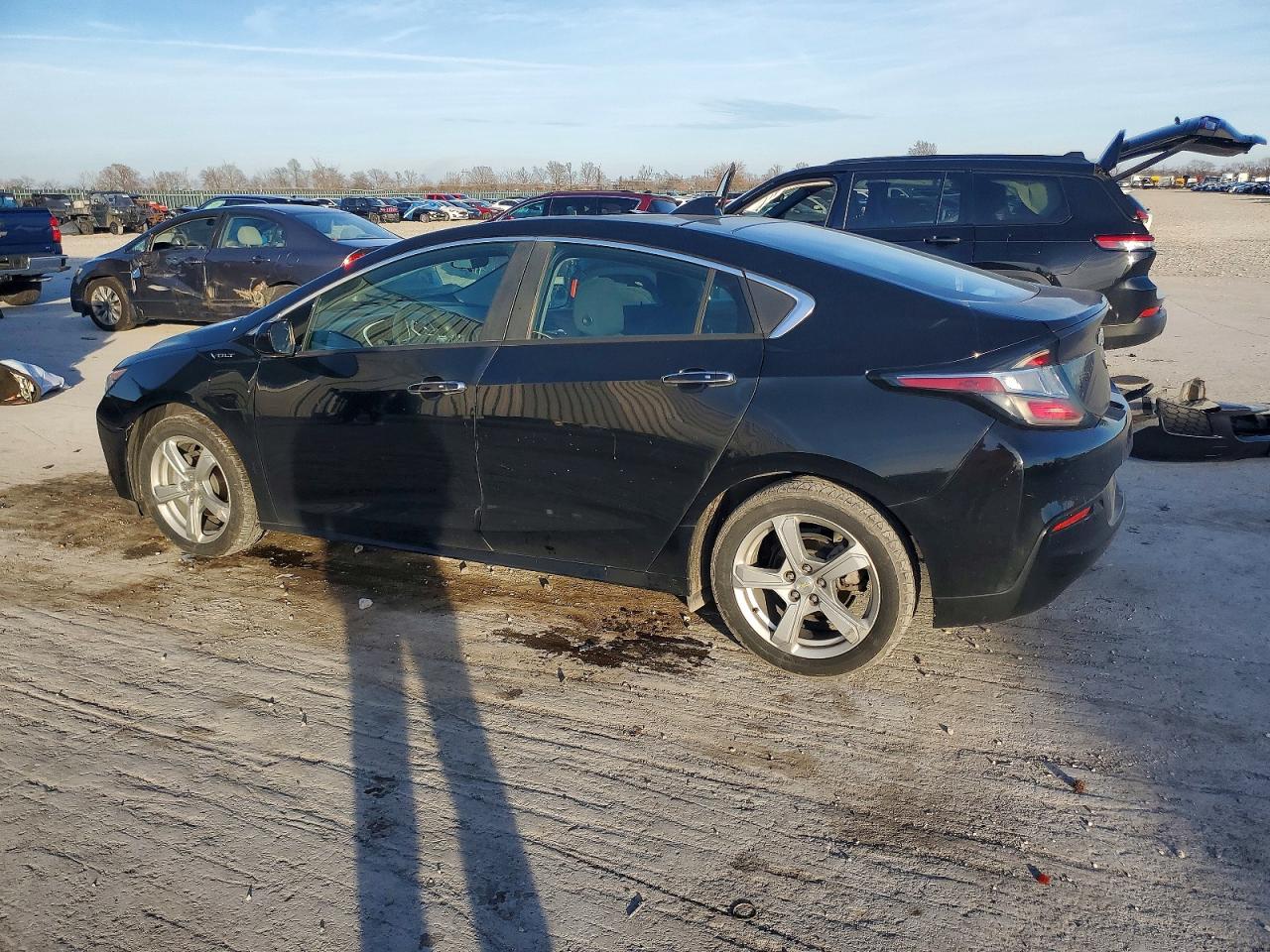 2018 CHEV Volt VIN 1G1RC6S55JU113410 photo 2
