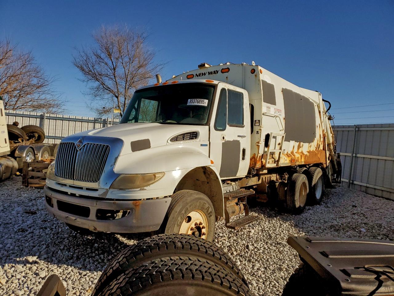 2011 International 4000 serie VIN 1HTMKAAN6BH291414 photo 2
