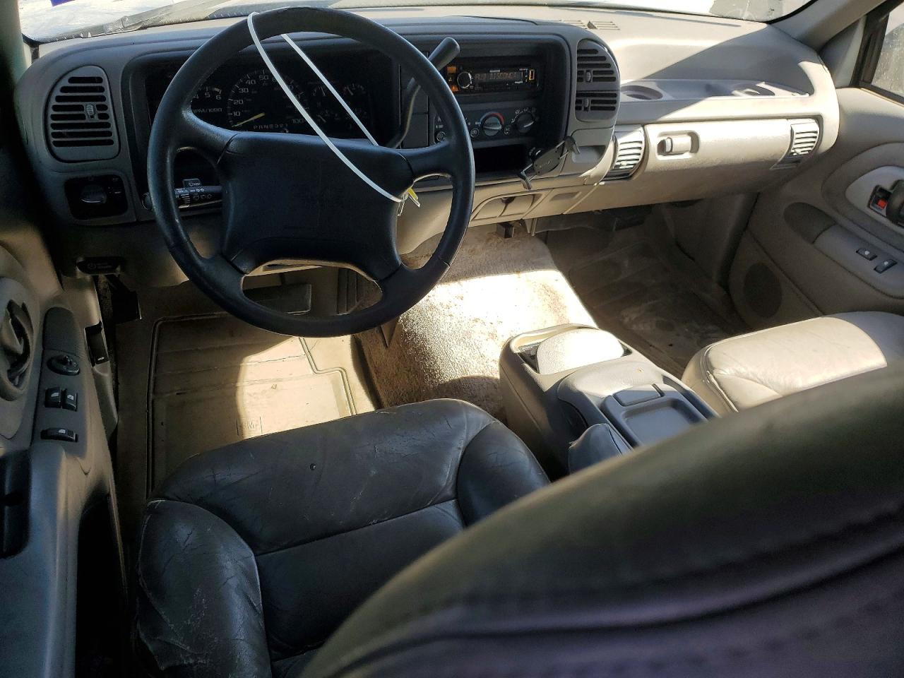 1996 GMC Yukon VIN 3GKEK18R2TG504496 photo 8