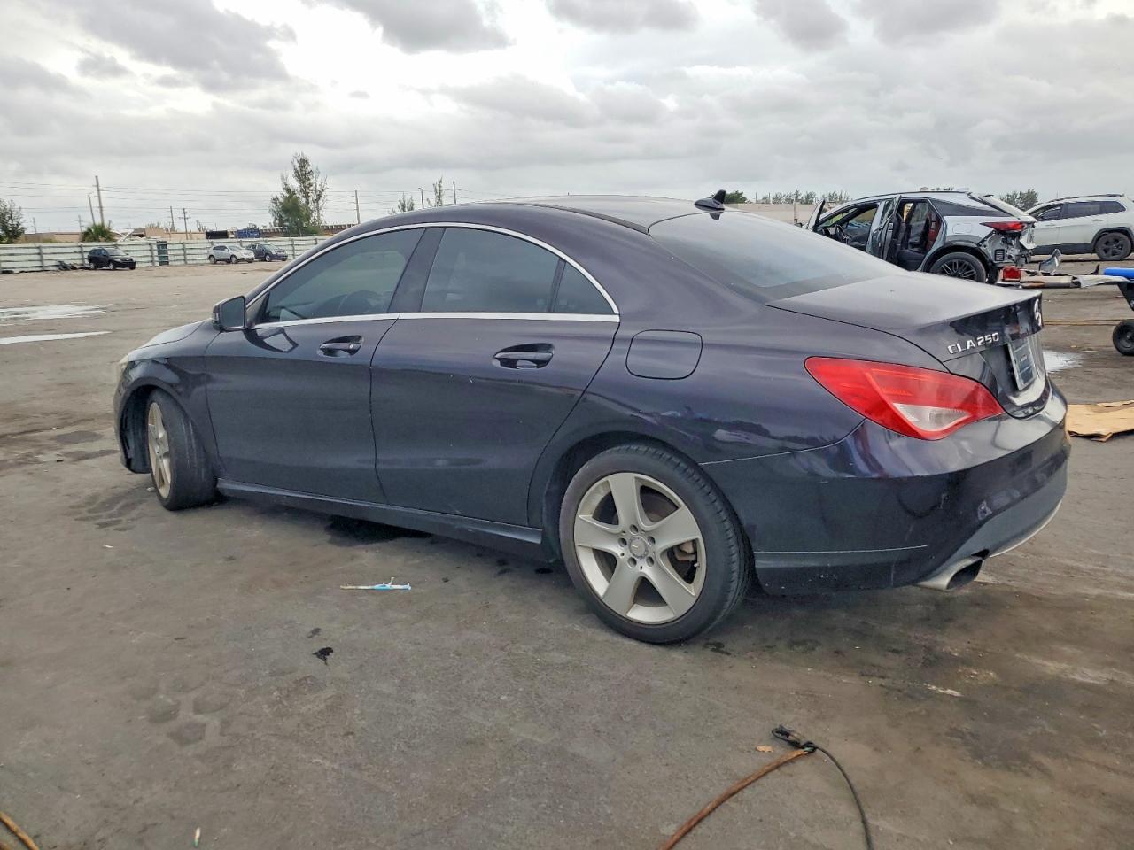 2015 Mercedes-Benz Cla-class VIN WDDSJ4EB8FN254452 photo 2