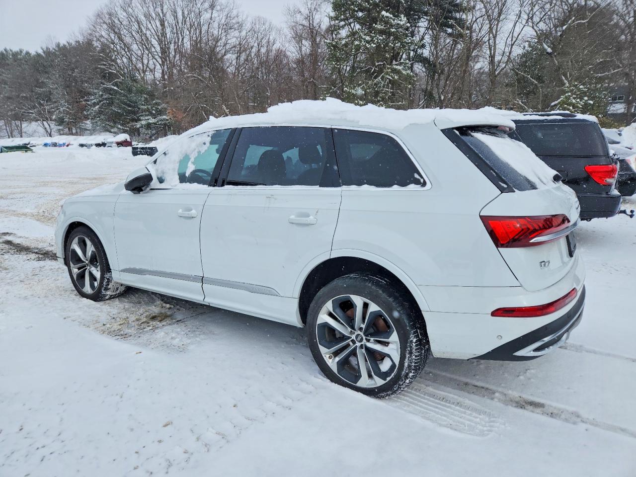2022 Audi Q7 VIN WA1LXBF76ND014598 photo 2