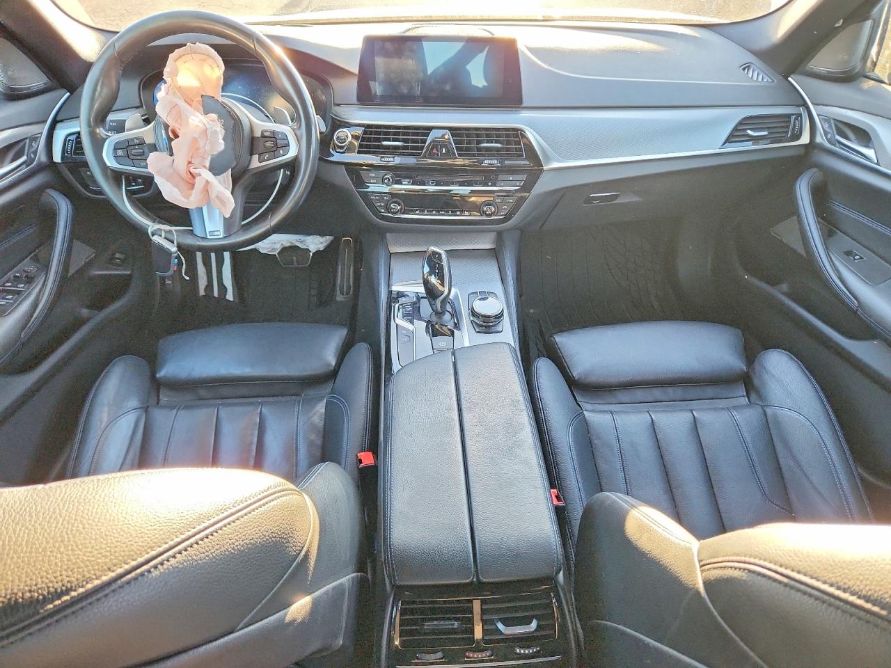 2019 BMW 5 series VIN WBAJE5C55KWW40776 photo 8