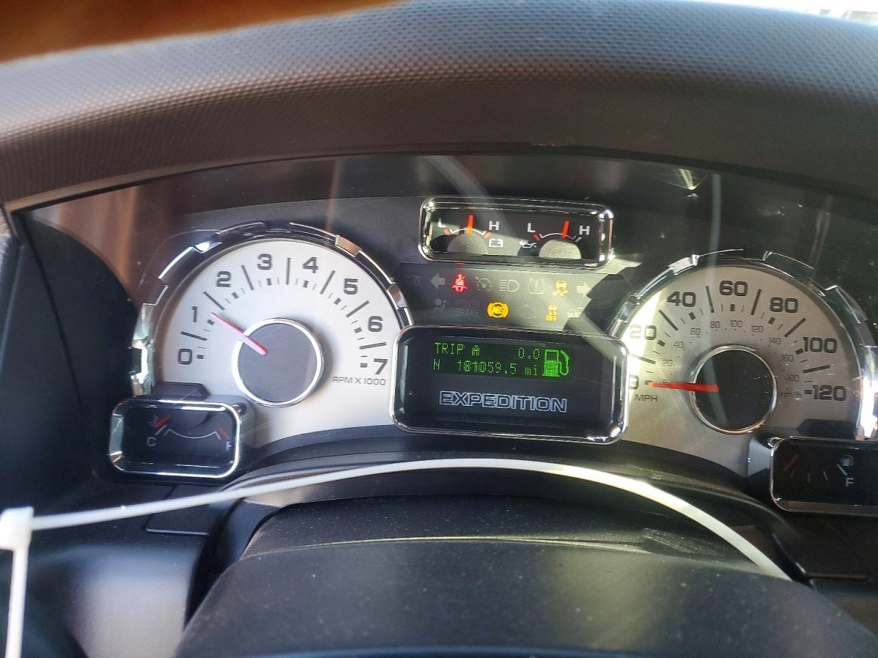 2014 FORD Expedition VIN 1FMJU2A59EEF17558 photo 8