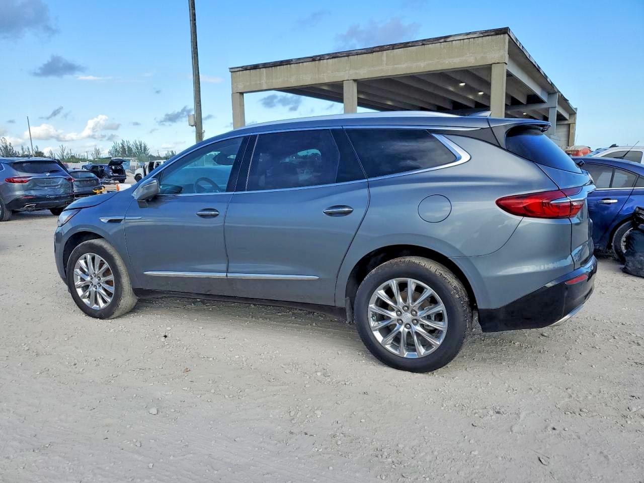 2020 Buick Enclave VIN 5GAERCKW9LJ233762 photo 2