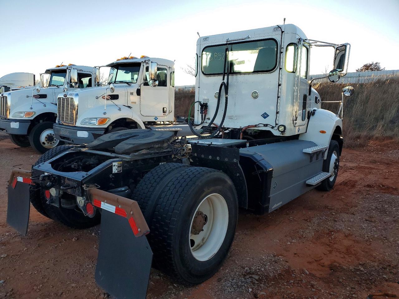 2017 PETERBILT All models VIN 1NP3A28X7HD421511 photo 2