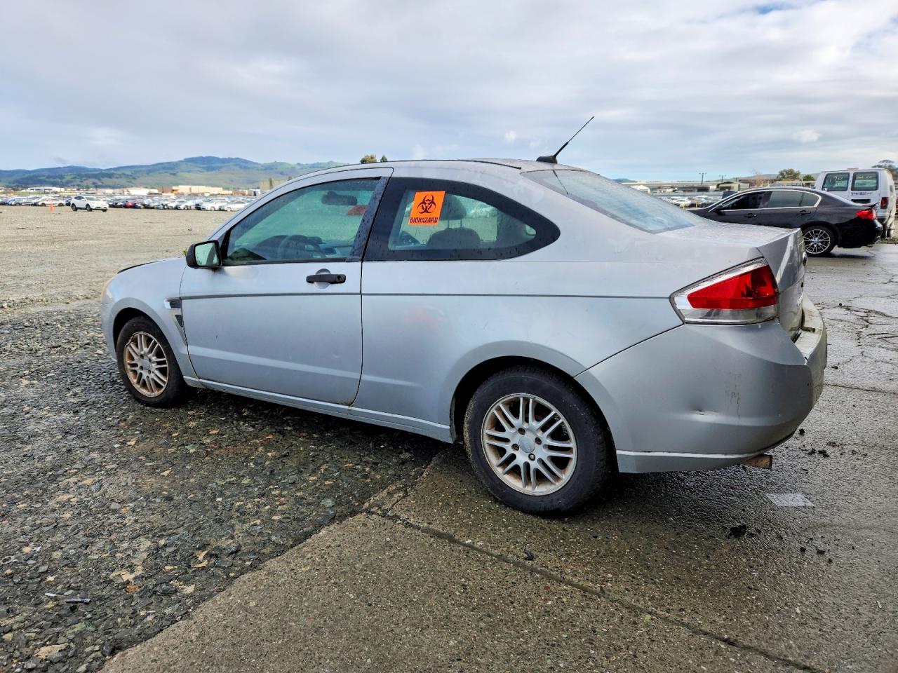 2008 FORD Focus VIN 1FAHP33N18W126745 photo 2
