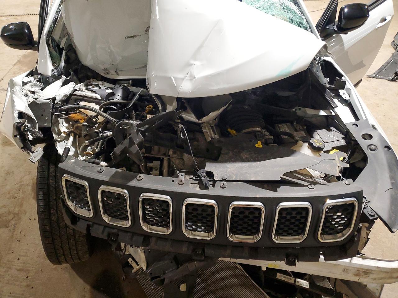 2024 Jeep Compass VIN 3C4NJDBN3RT598863 photo 12