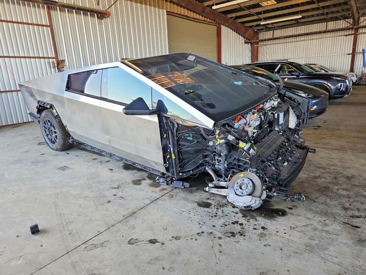 2025 Tesla Cybertruck VIN 7G2CEHED9SA075321 photo 4