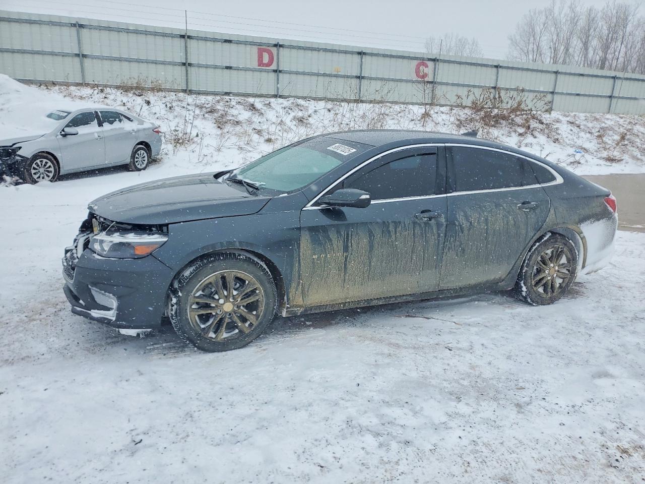 2018 Chevrolet Malibu VIN 1G1ZD5ST5JF220290 photo 1