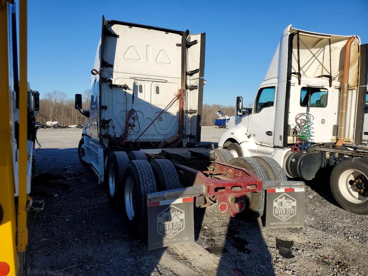 2018 FREIGHTLINER All other VIN 1FUJGLDR5JLJR2003 photo 3