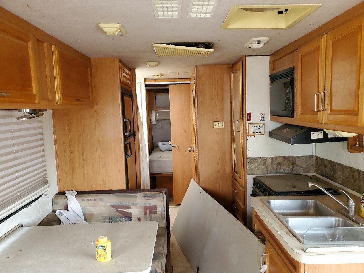 2000 Workhorse Motorhome VIN 5B4LP37J0Y3320332 photo 6