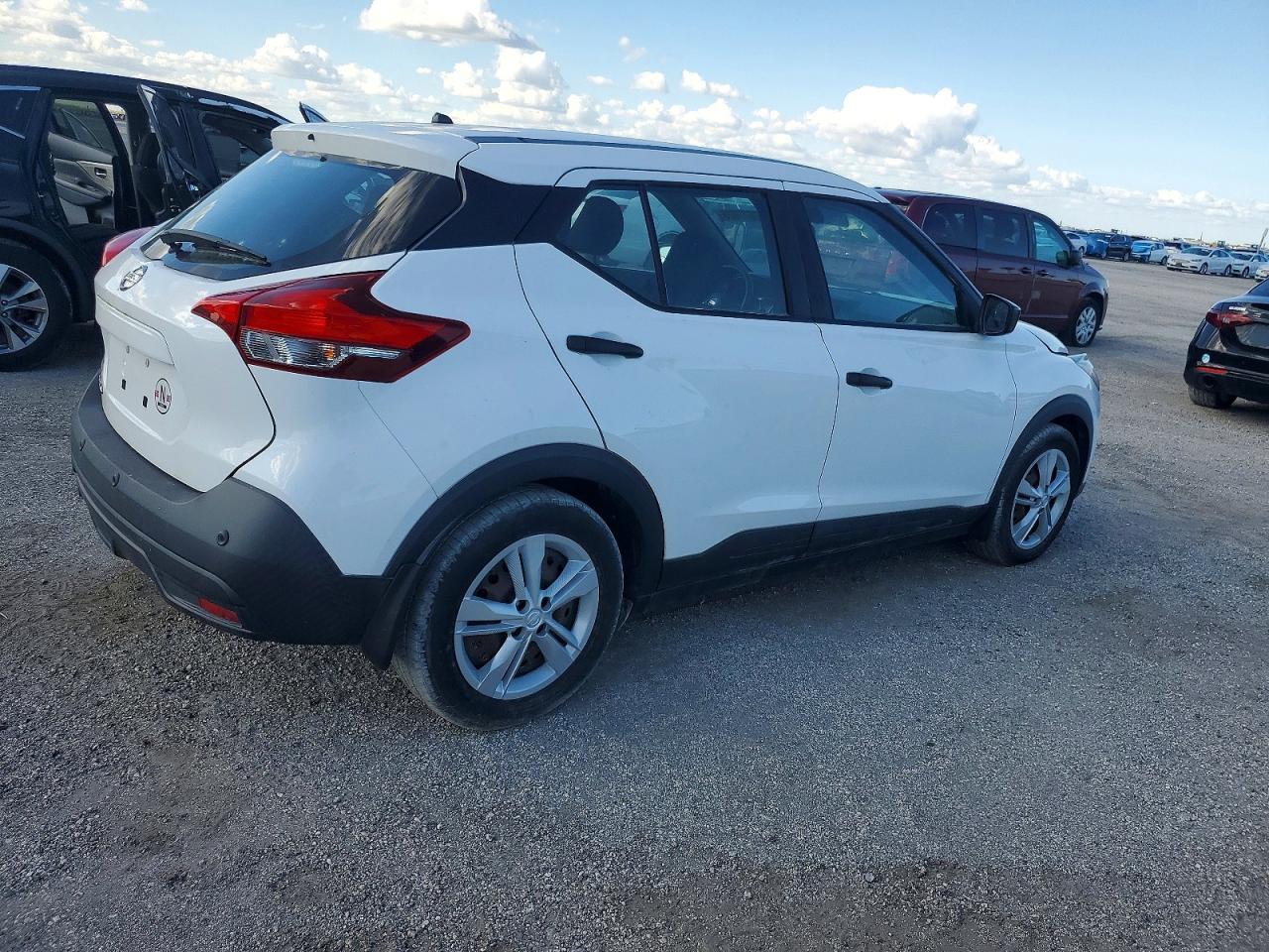 2020 Nissan Kicks VIN 3N1CP5BV3LL496937 photo 3