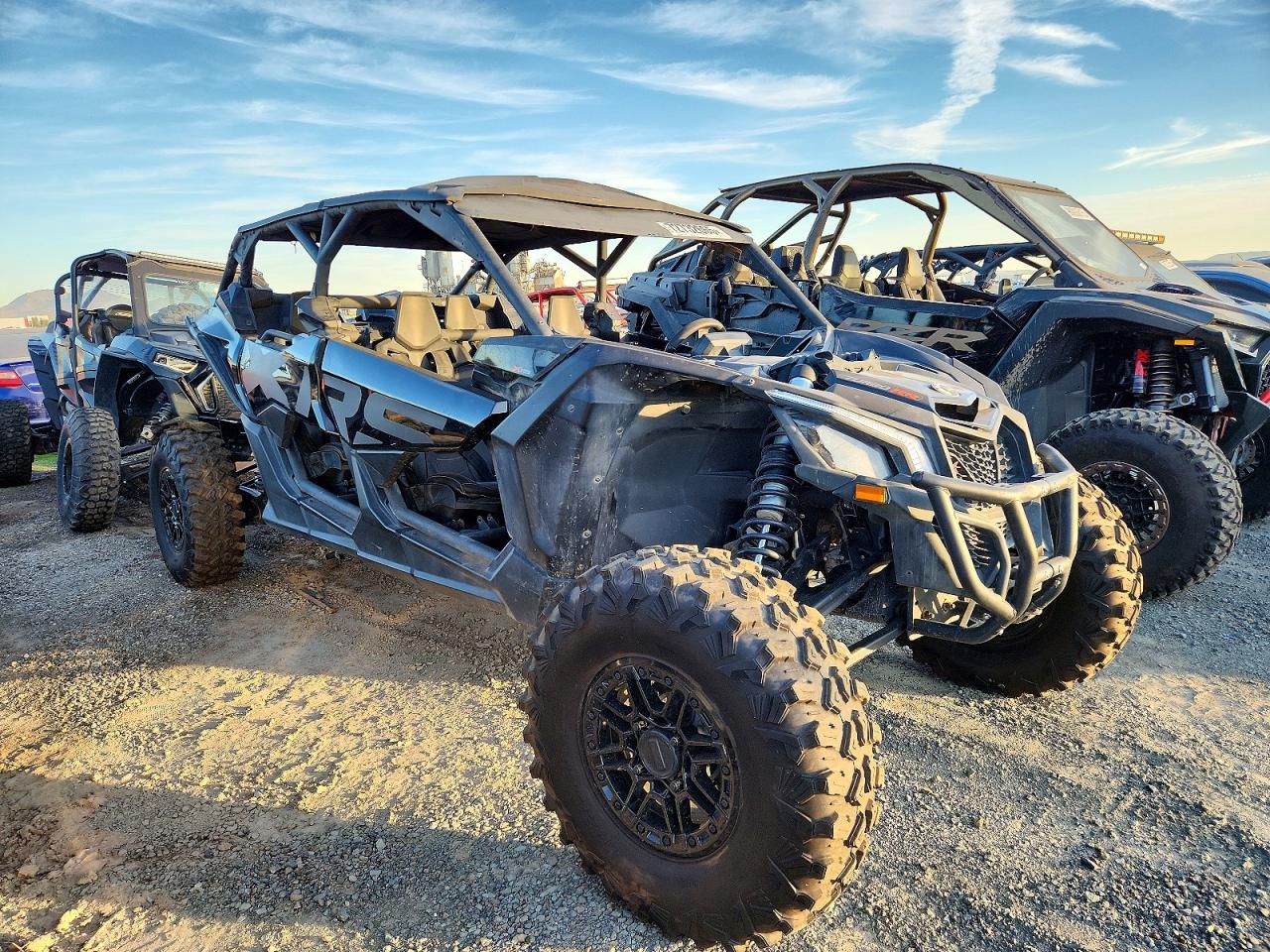 2025 Can-Am Maverick x VIN 3JBVNAV28SE001000 photo 1