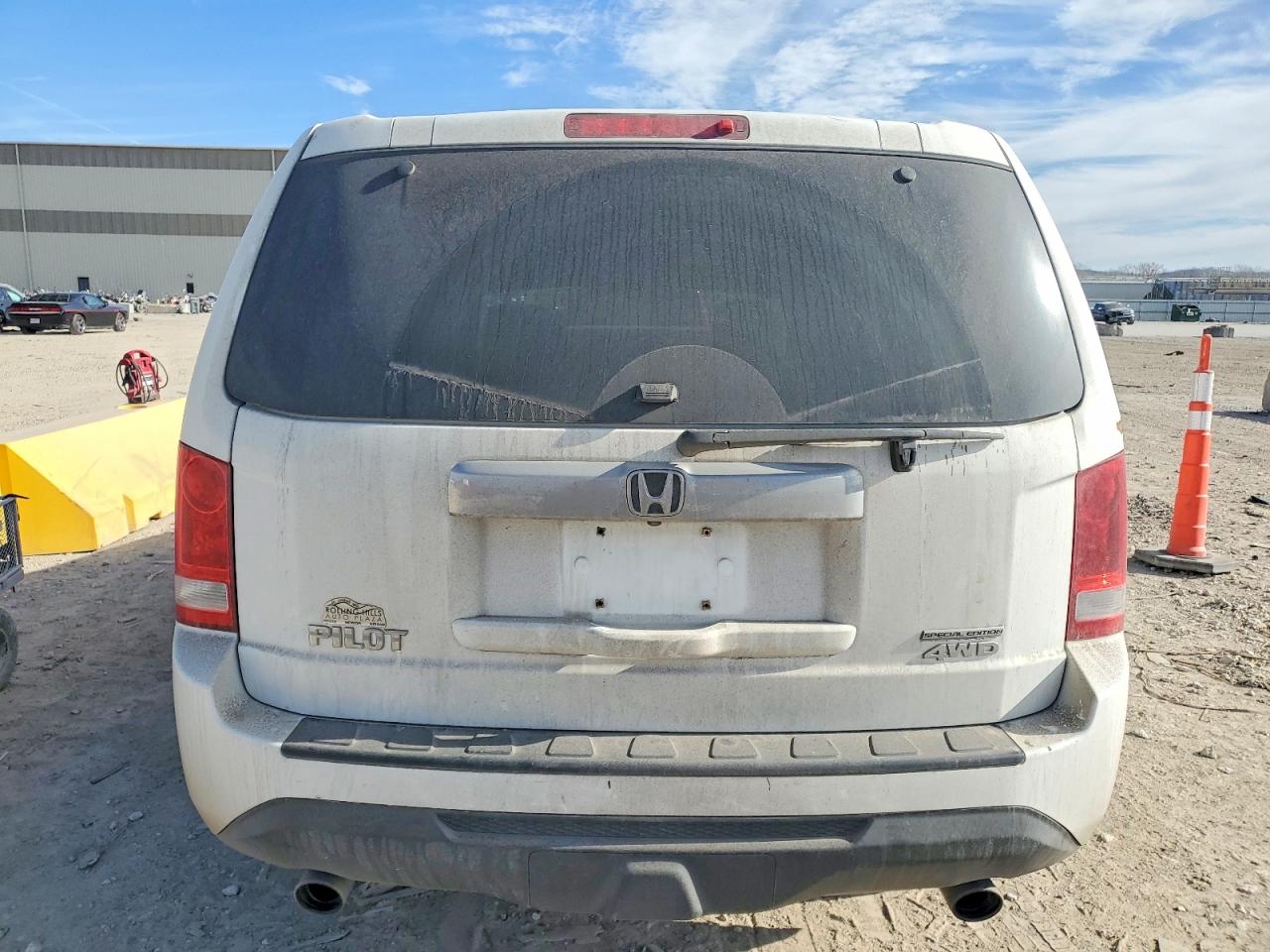 2015 Honda Pilot VIN 5FNYF4H3XFB068372 photo 6
