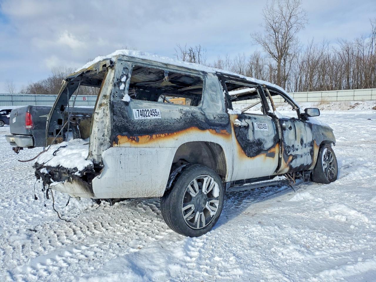 2020 Chevrolet Suburban VIN 1GNSKHKC5LR179944 photo 3