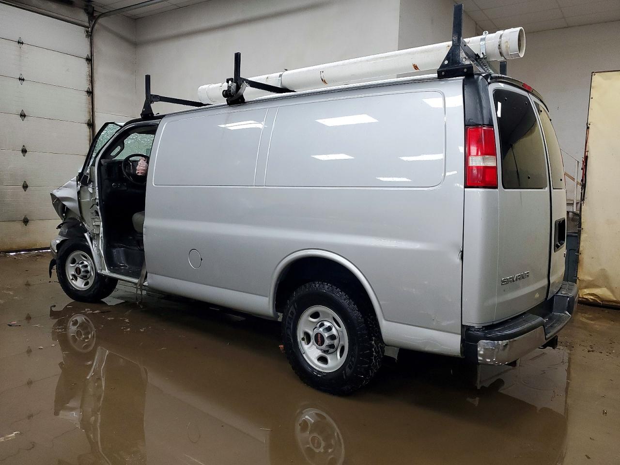 2018 GMC Savana VIN 1GTW7AFP0J1185470 photo 2