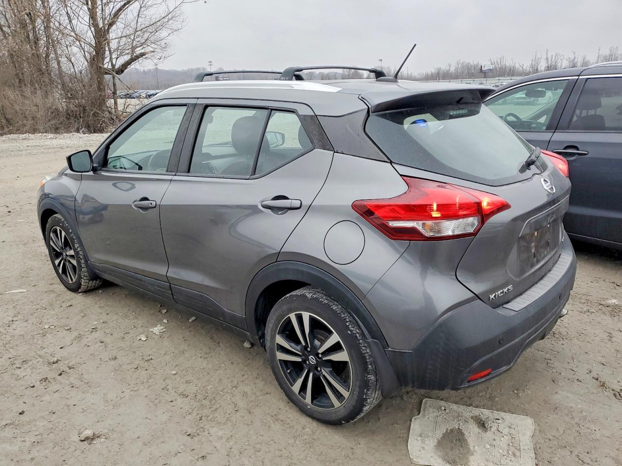 2019 Niss Kicks VIN 3N1CP5CU0KL503332 photo 2